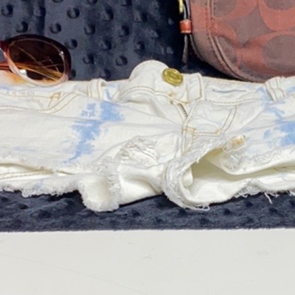 AEO Stone / Acid Washed Denim Shorts - Size 6 - Picture 8 of 13